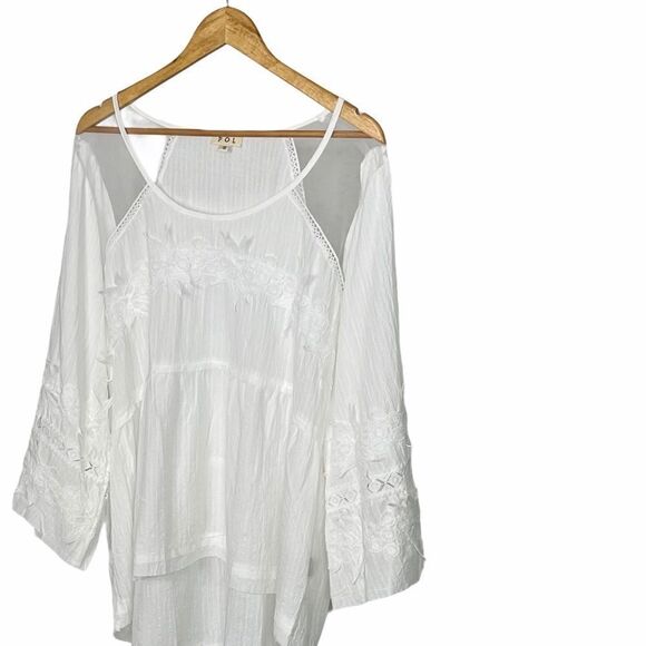 🌸COTTON Top w/ Bell Sleeves & Floral Embellishment - Picture 11 of 12